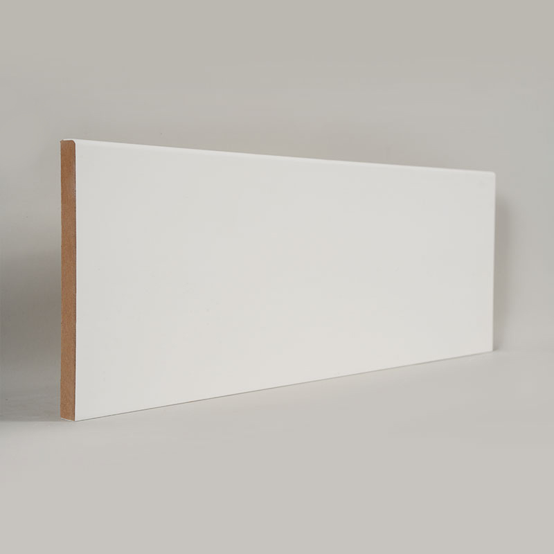 एमडीएफ स्कर्टिंग बोर्ड (फिलर-प्राइमेड और पर्ल व्हाइट) 1/2' x 5 1/2'